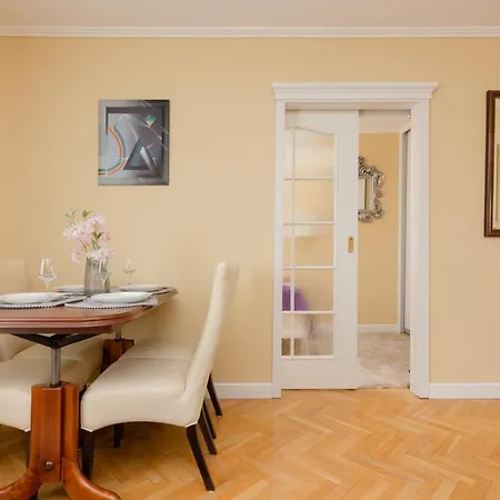 Miodowa Krasinski Garden By Renters Varsovia