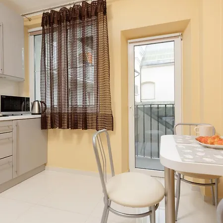 Miodowa Krasinski Garden By Renters Appartement