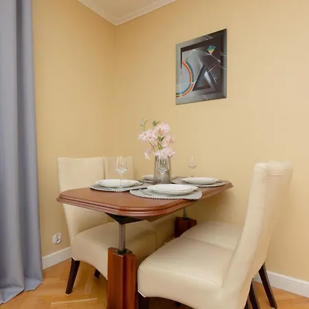 Miodowa Krasinski Garden By Renters