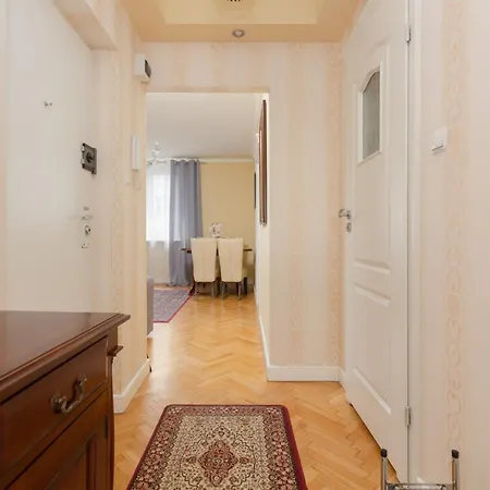 公寓 Miodowa Krasinski Garden By Renters *